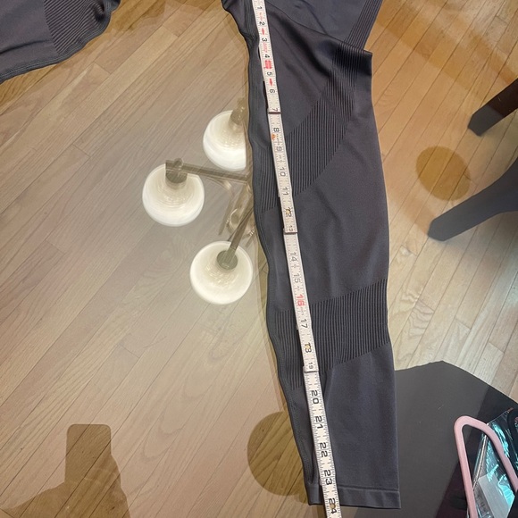 BUNDLE of Two Pink Victoria's Secret Olive and Gray Leggings Size ML - Picture 14 of 14